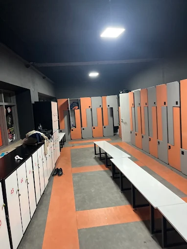 Vestiaires design orange et gris